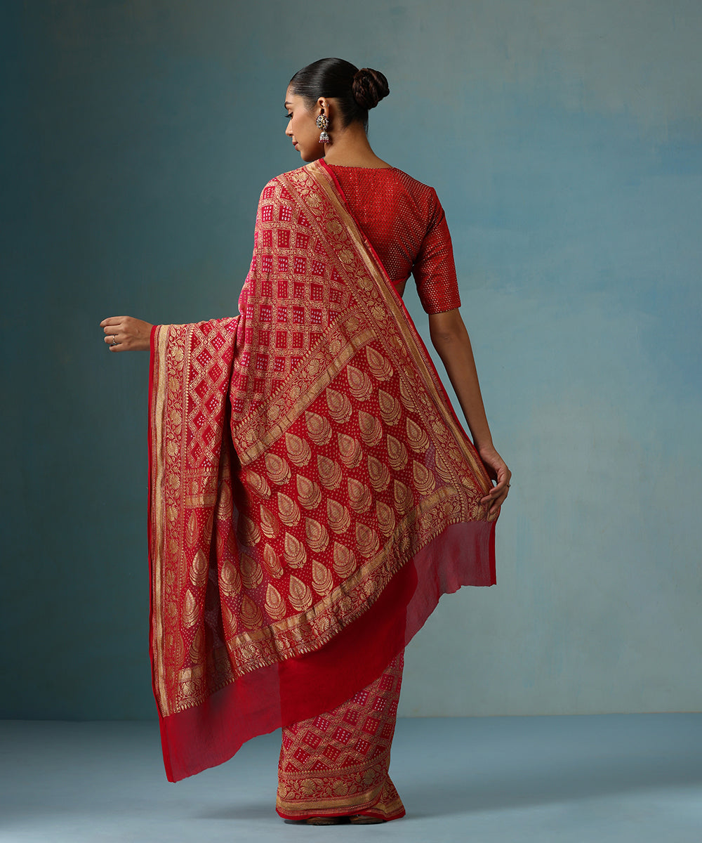 Pink_And_Red_Handloom_Pure_Georgette_Banarasi_Bandhej_Saree_With_Zari_WeaverStory_03