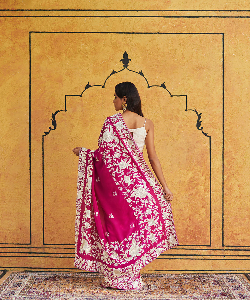 Magenta_Hand_Embroidered_Crepe_Pink_Parsi_Gara_Saree_With_White_Flowers_On_Pallu_WeaverStory_03