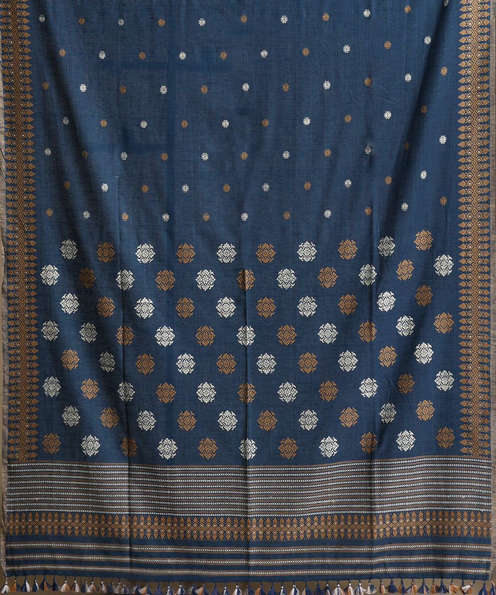Blue_Handloom_Pure_Eri_Silk_Assam_Indigo_Dye_Saree_With_Beige_And_White_Small_And_Big_Floral_Booti_And_Beige_Border_WeaverStory_05