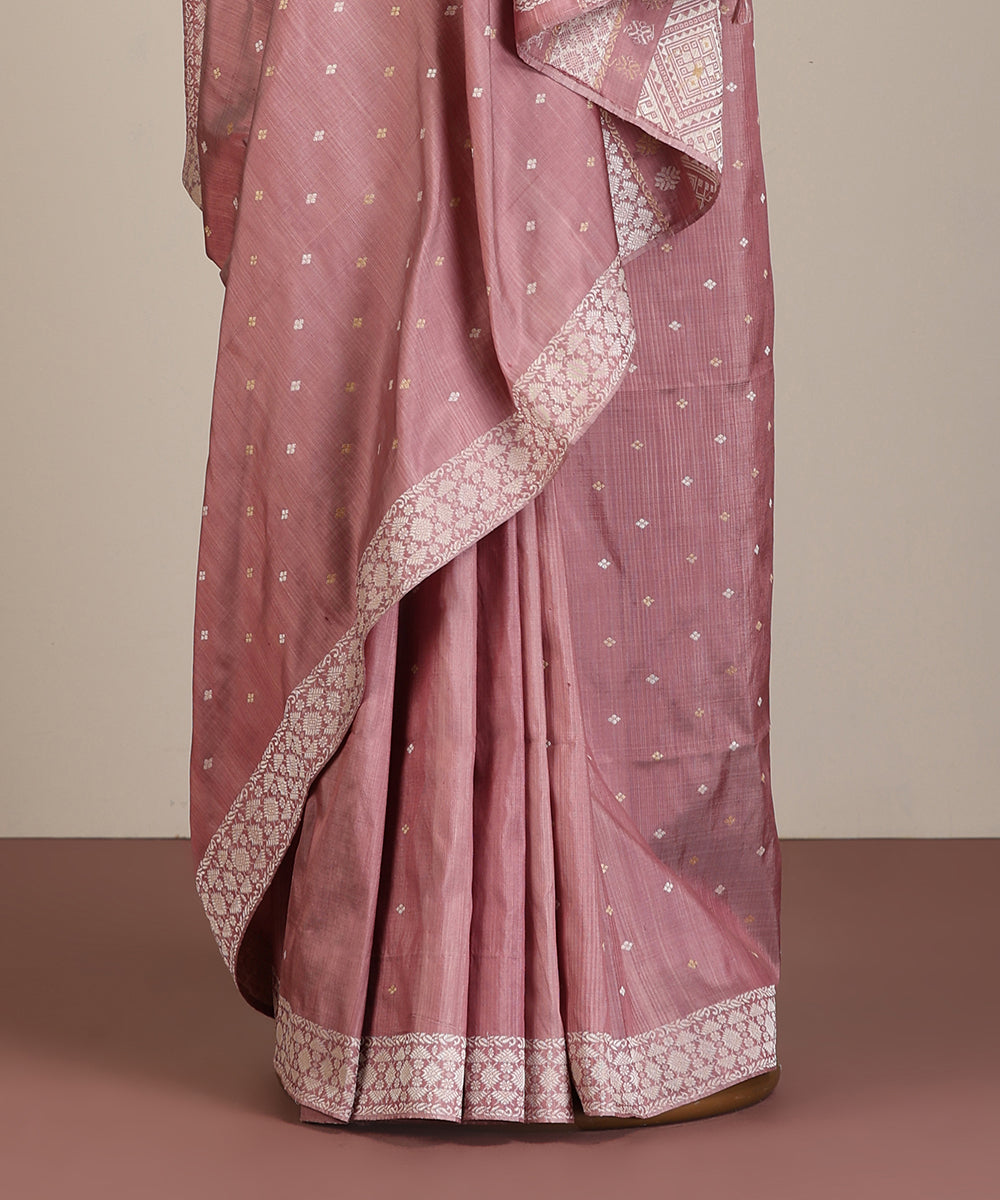 Lilac_Handloom_Pure_Mulberry_Silk_Lac_Stick_Dye_Saree_With_Ambi_Booti_On_Pallu_WeaverStory_03