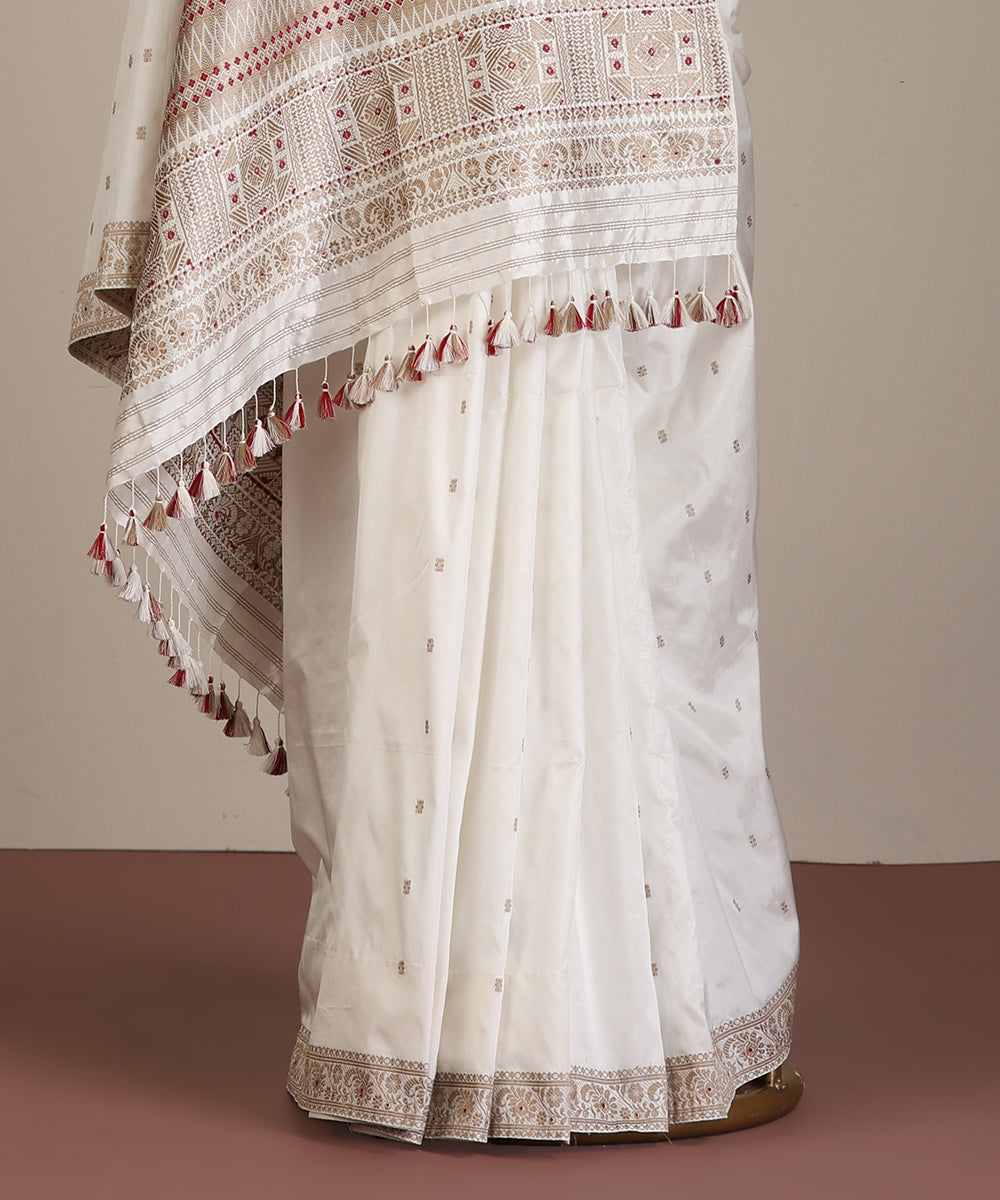 White_Handloom_Pure_Mulberry_Silk_Natural_Dye_Saree_With_Red_Meena_Border_Pallu_WeaverStory_04