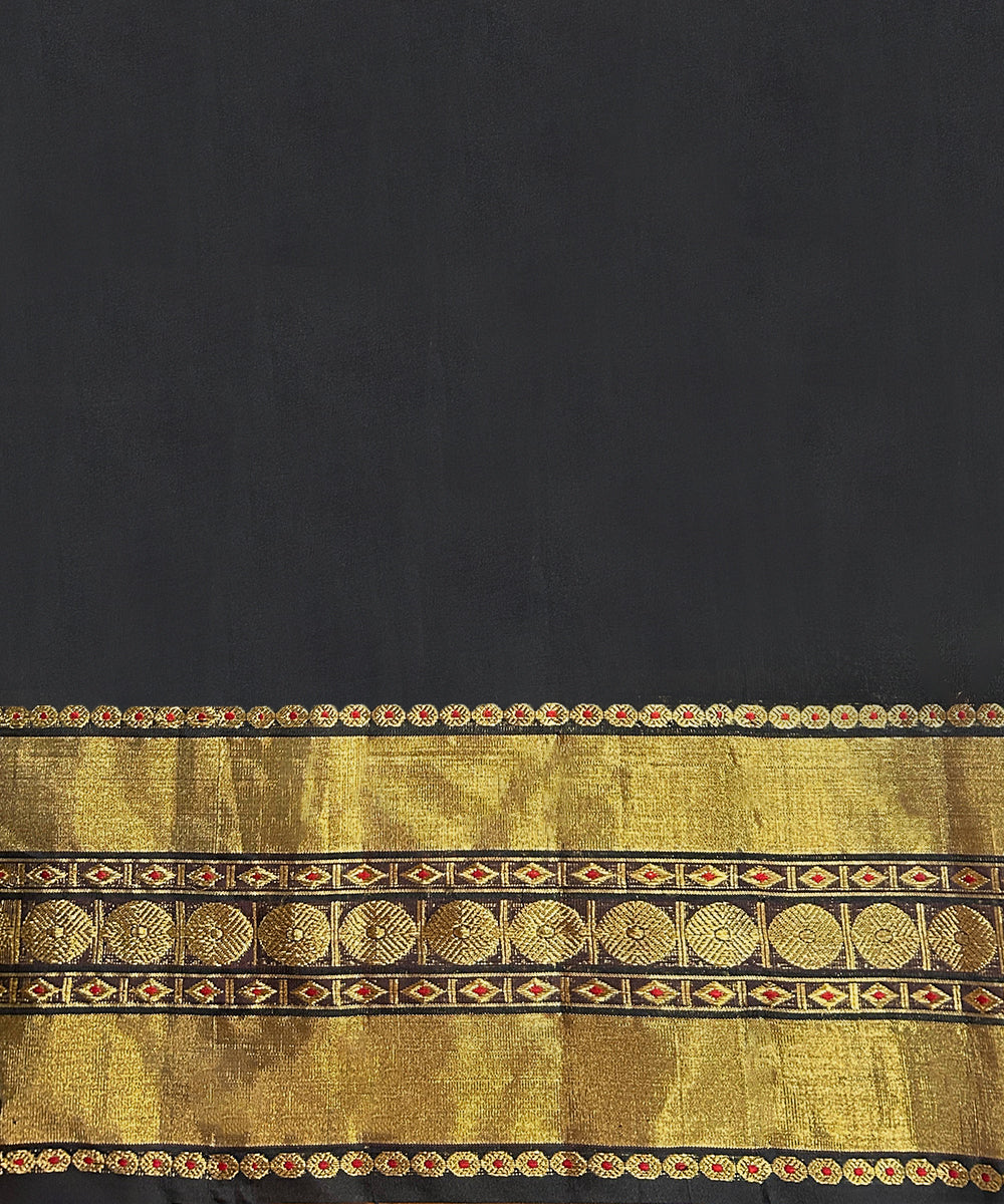 Handlooam_Black_Pure_Silk_Venkatagiri_Revival_Saree_With_Rudraksh_Petu_Border_WeaverStory_05