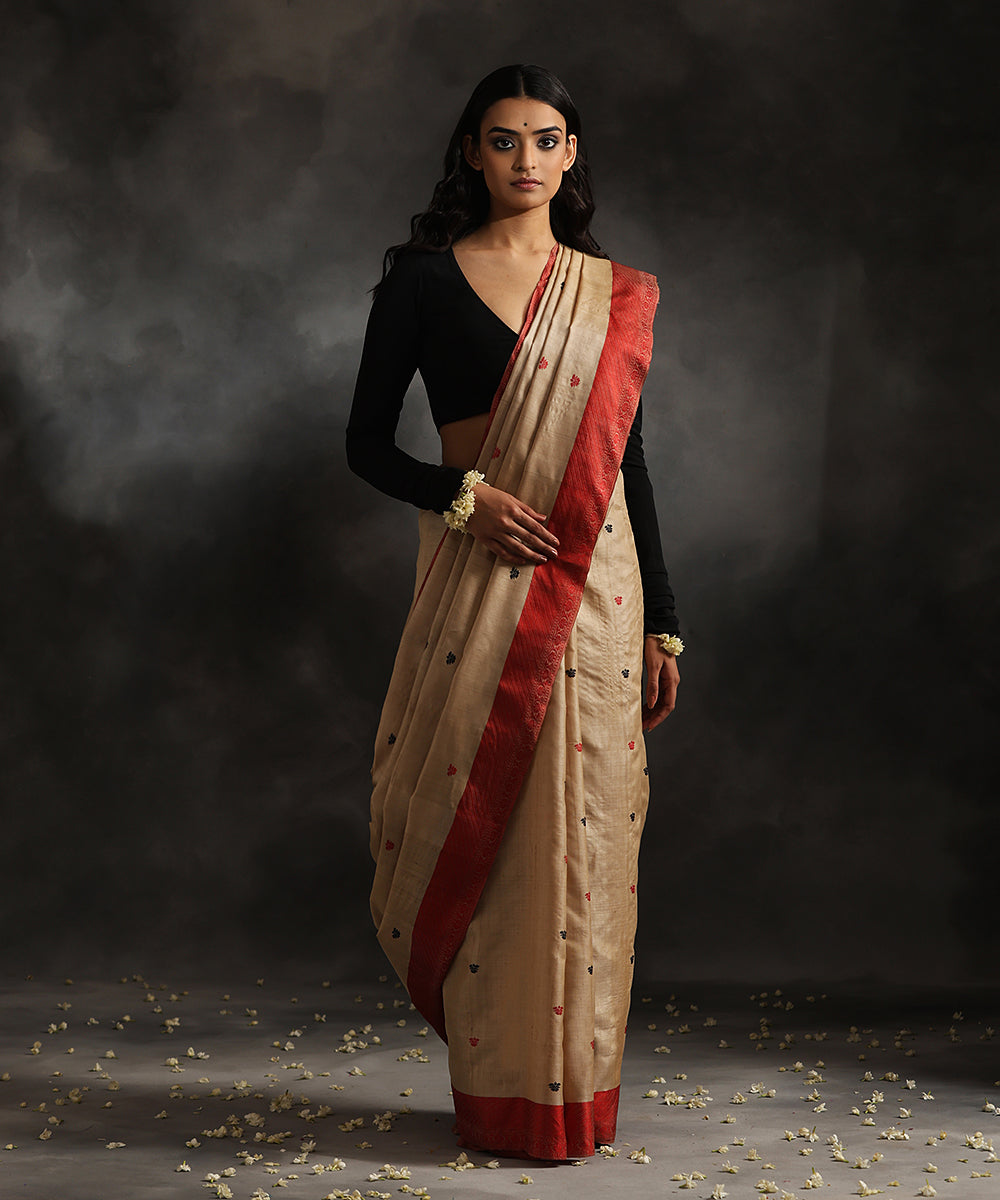 Beige Handloom Malmal Dhakai Jamdani Saree With Red Border And Booti