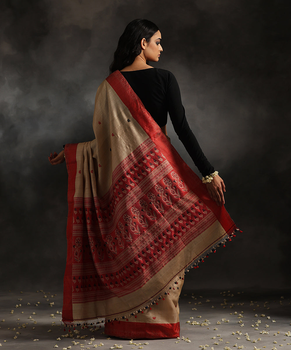Beige Handloom Malmal Dhakai Jamdani Saree With Red Border And Booti