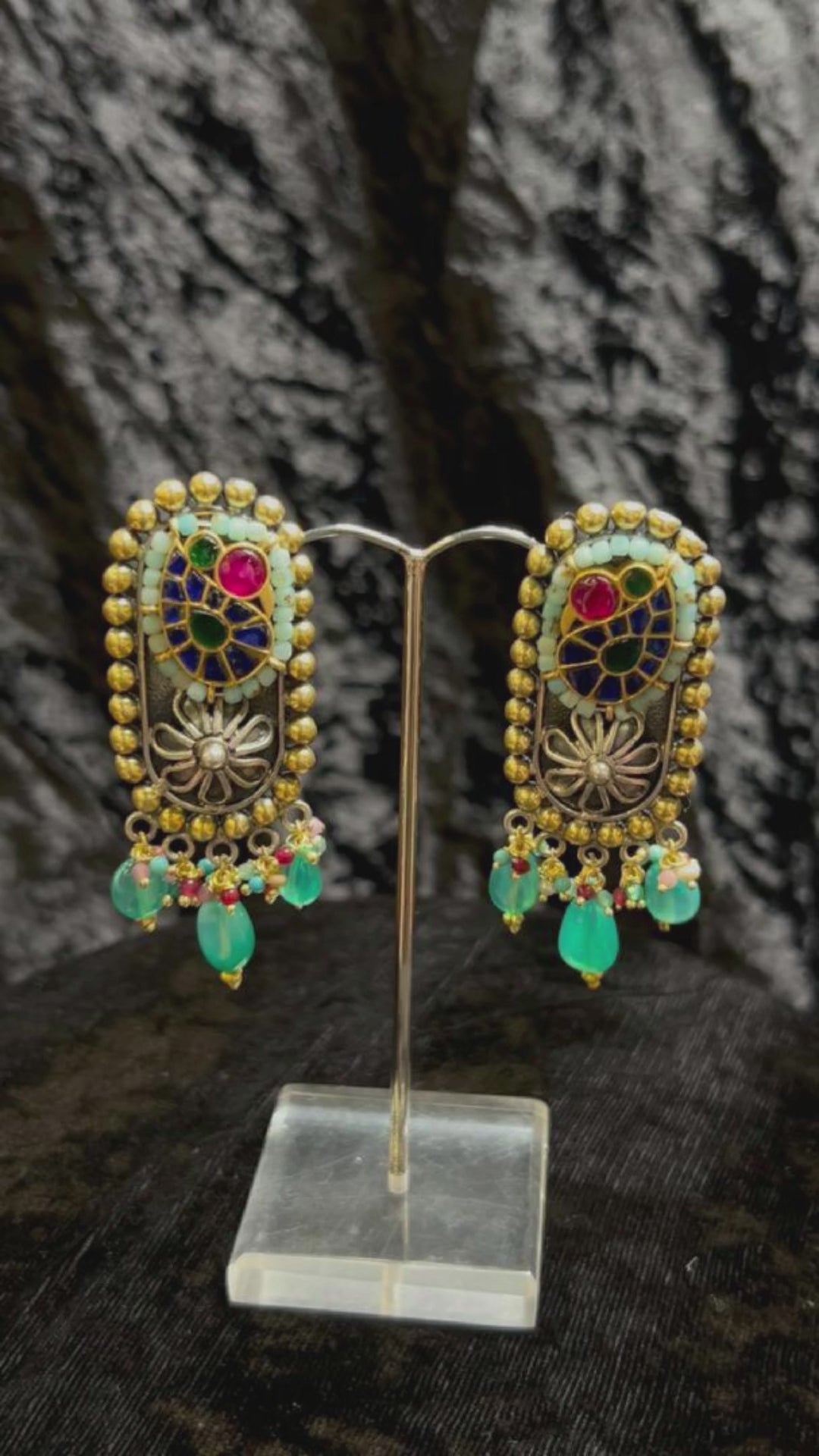 Niranjana_Handcrafted_Oxidised_Pure_Silver_Kundan_Earrings_WeaverStory_04