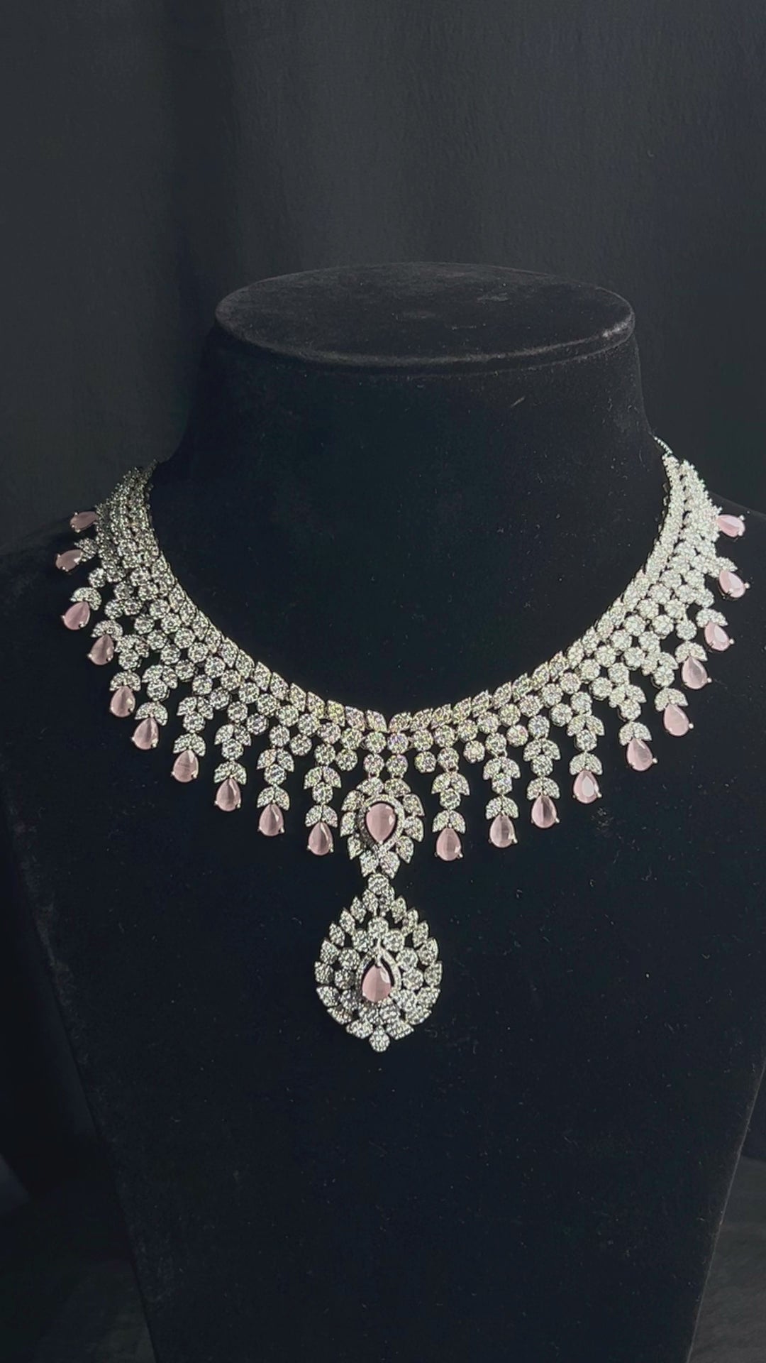 Kanam_Handcrafted_Necklace_Set_With_Semi_Precious_Stones_WeaverStory_04