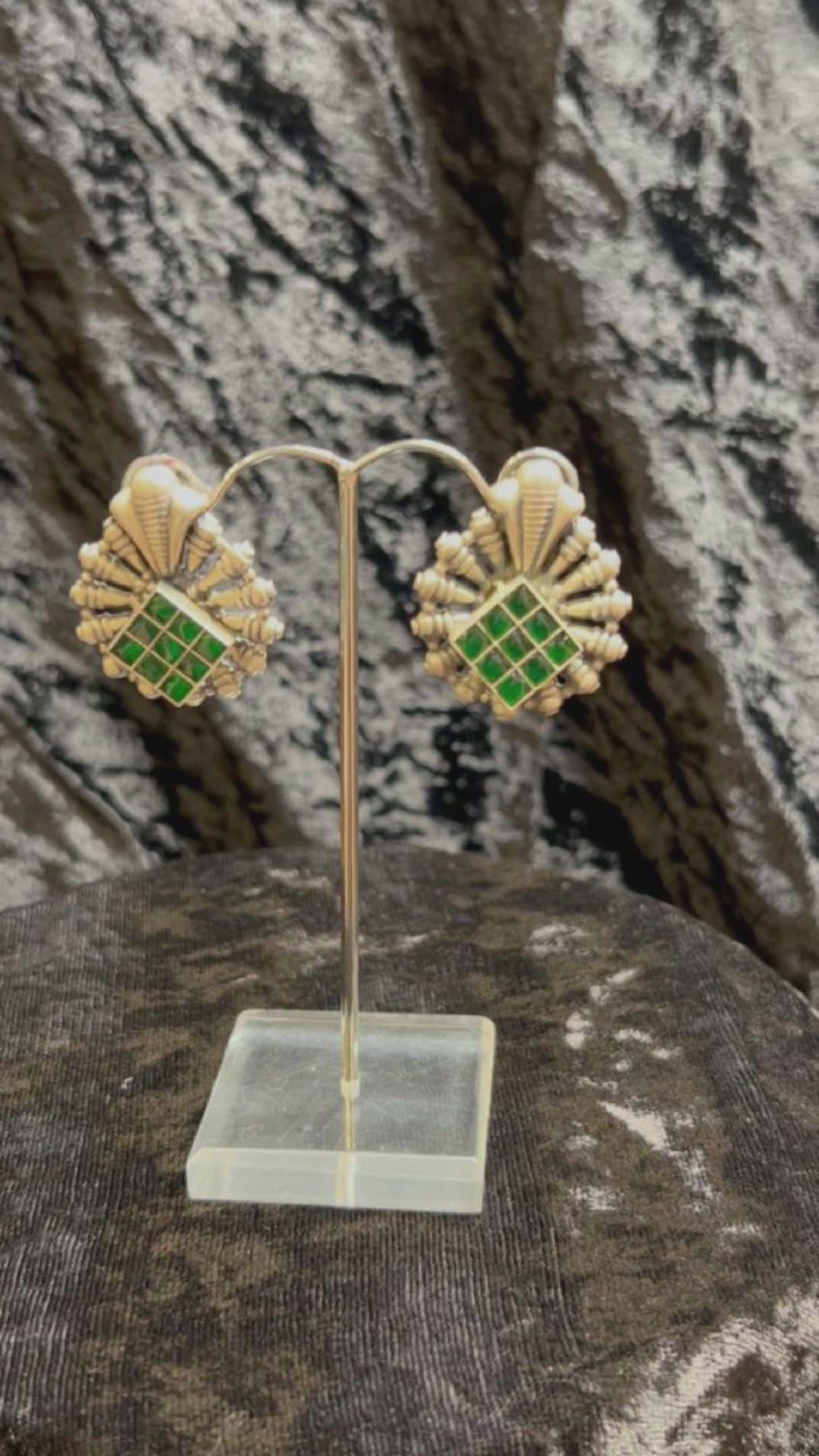 Ramith_Handcrafted_Oxidised_Pure_Silver_Kundan_Earrings_WeaverStory_04