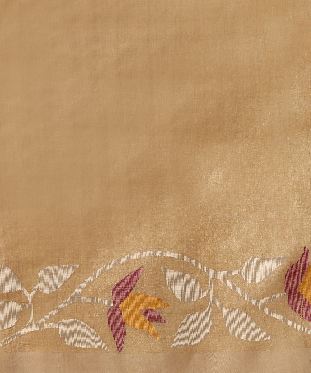 Pallavi_Beige_Handloom_Pure_Tussar_Silk_Dhakai_Jamdani_Saree_With_All_Over_Floral_Jaal_WeaverStory05