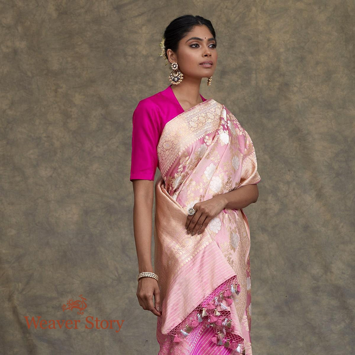 Handwoven_Baby_Pink_Angoor_Jangla_Saree_WeaverStory_01