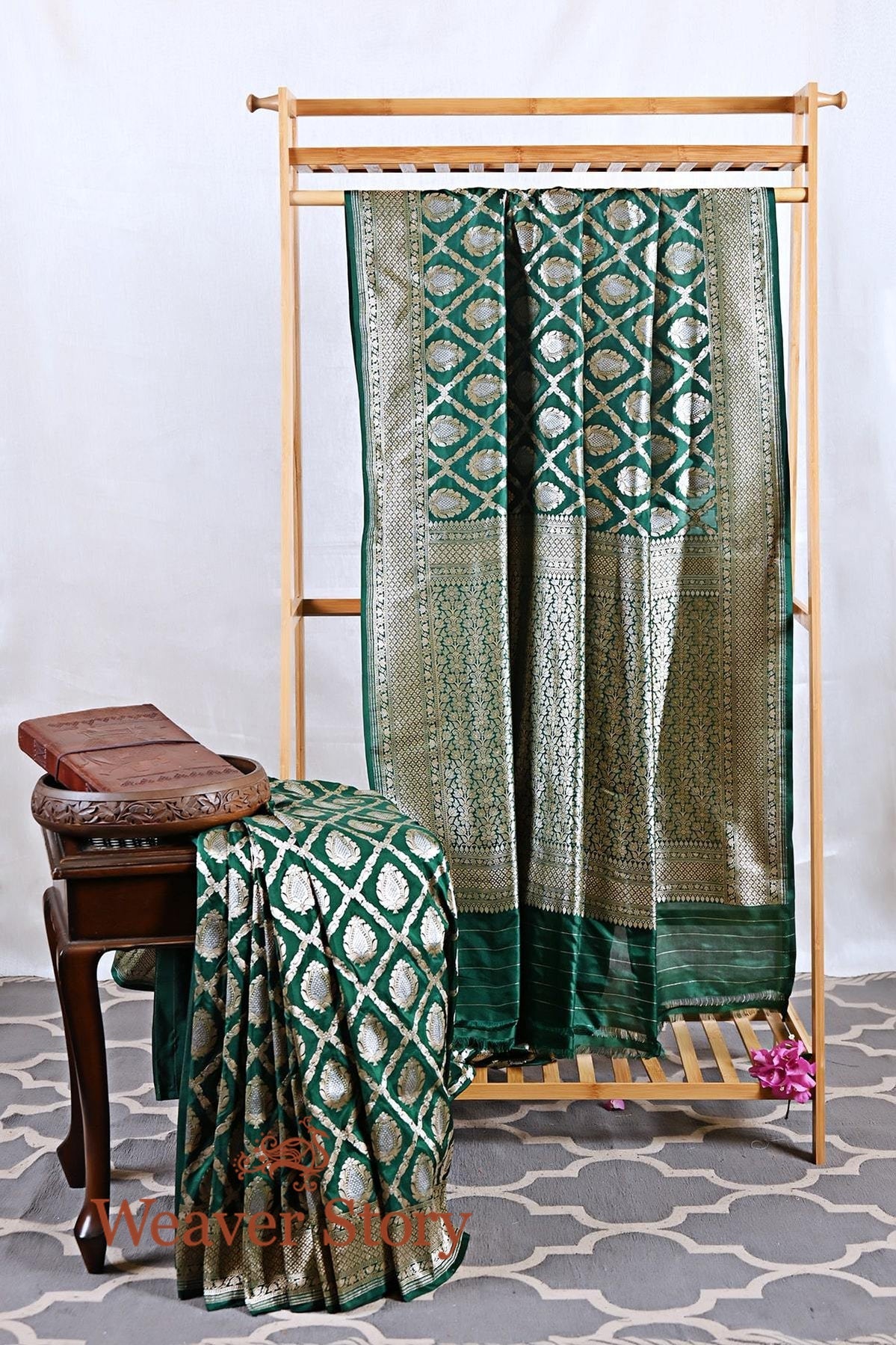 Emerald_Green_Handloom_Banarasi_Katan_Silk_Saree_WeaverStory_01