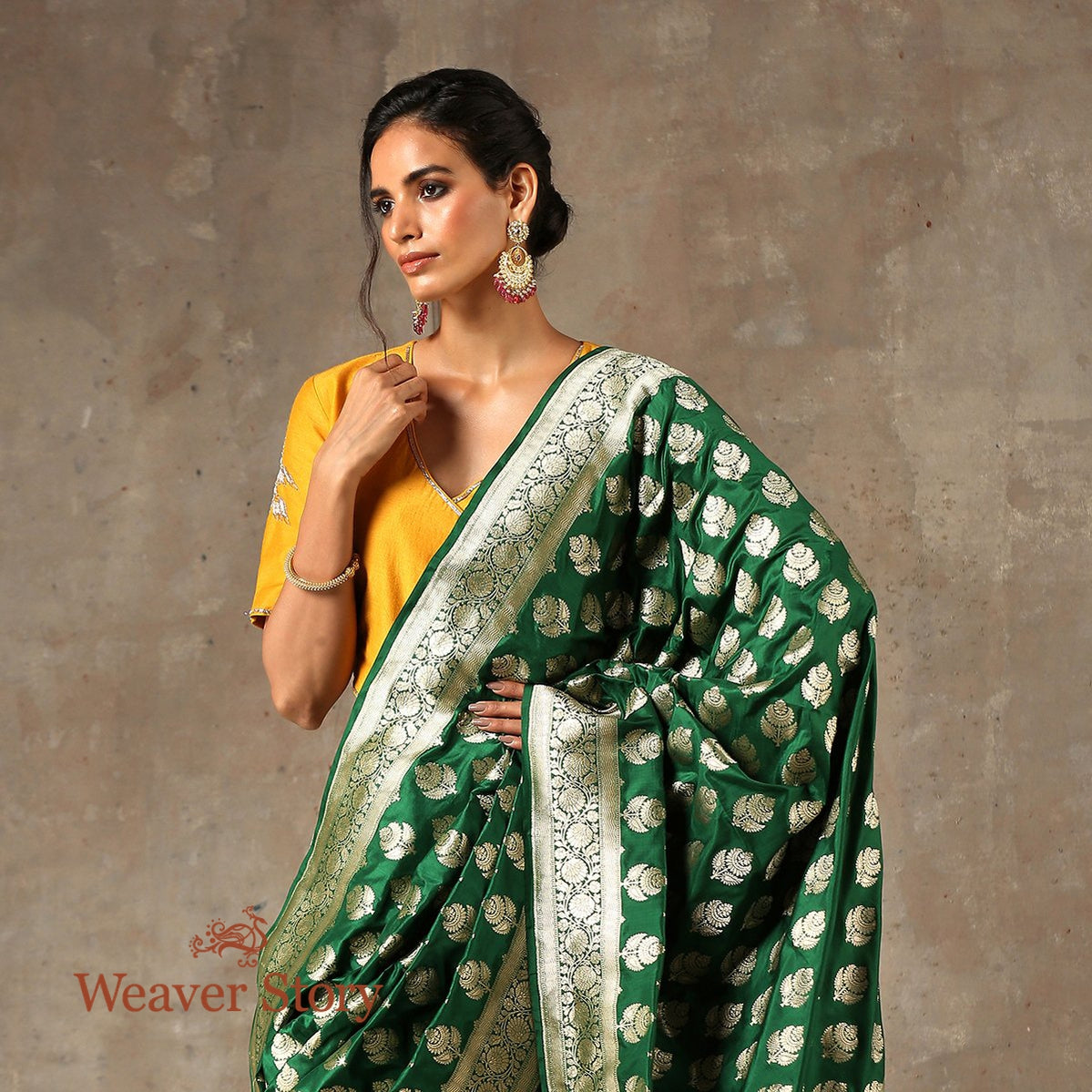 Handwoven_Green_Cutwork_Booti_Saree_WeaverStory_01