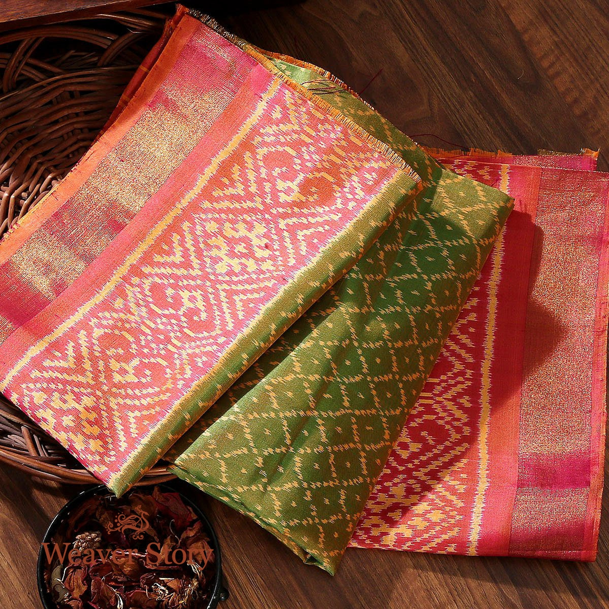 Handloom_Green_and_Pink_Patola_Dupatta_WeaverStory_01