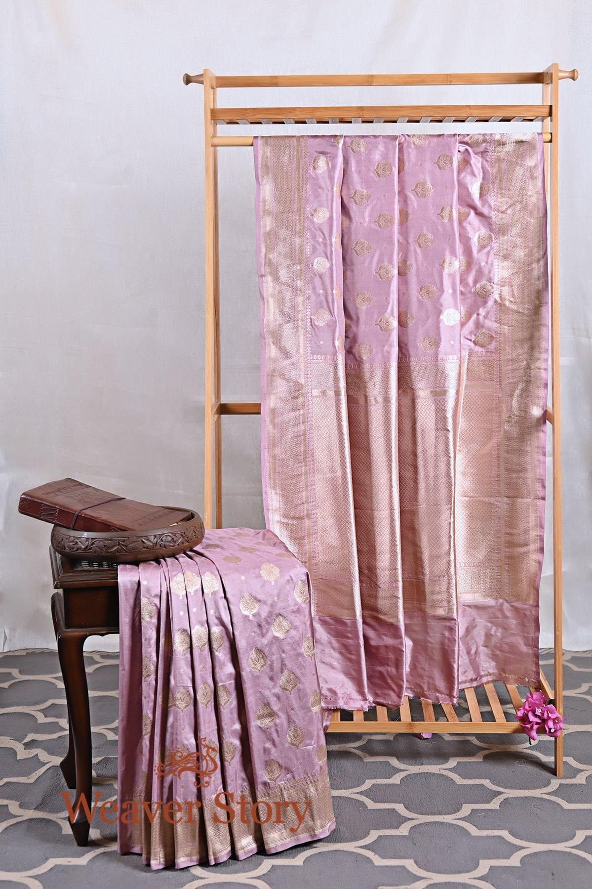 Mauve_Banarasi_Handloom_Saree_with_Gold_Zari_Booti_WeaverStory_01
