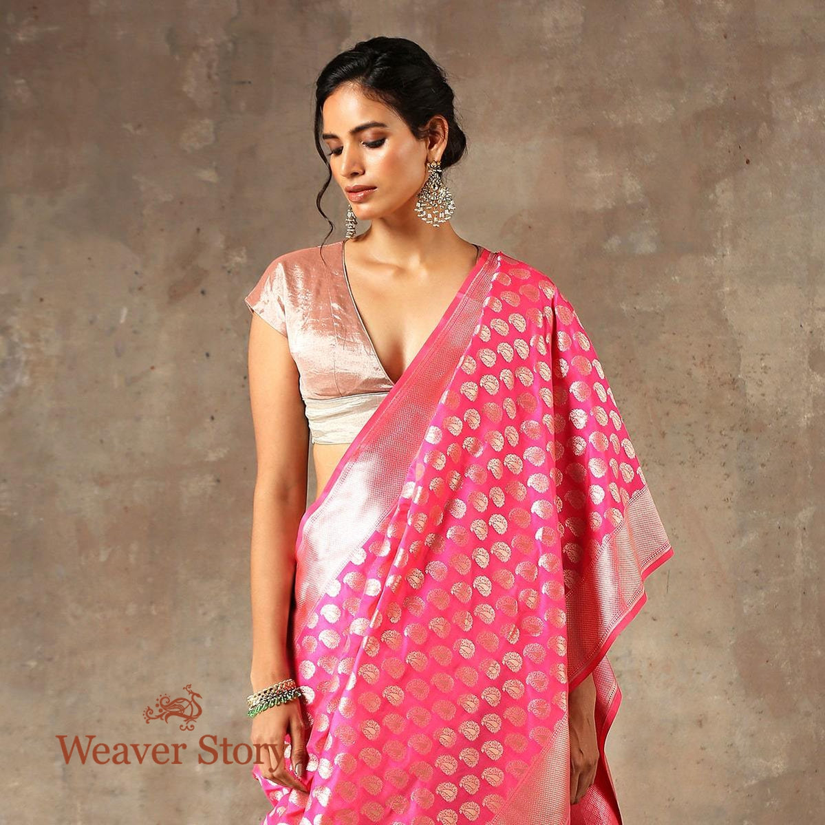 Handwoven_Pink_Banarasi_Silk_Saree_with_Zari_Booti_WeaverStory_01