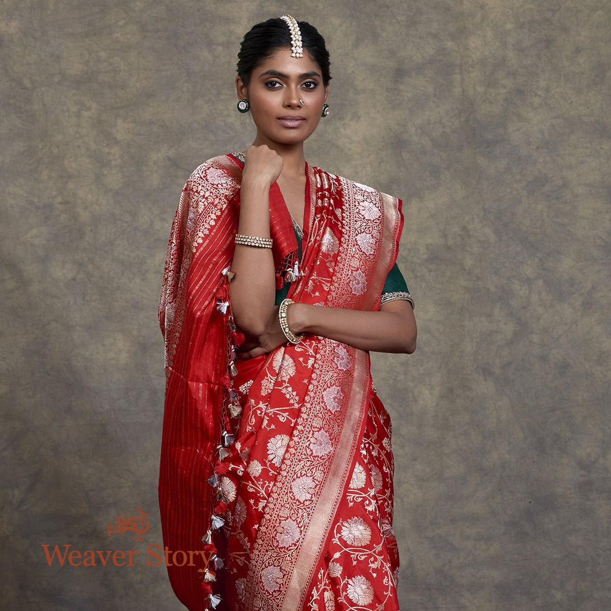 Handwoven_Red_Sona_Rupa_Kadhwa_Jangla_Saree_WeaverStory_01