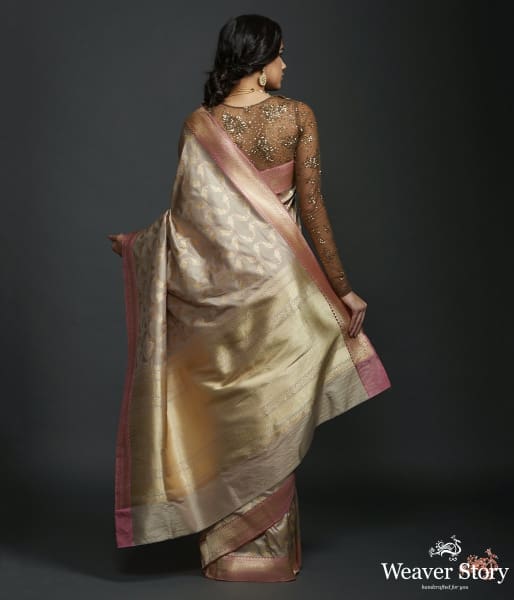 Beige_Grey_katan_silk_jangla_saree_with_kadhwa_bird_motifs_and_pink_border_WeaverStory_03
