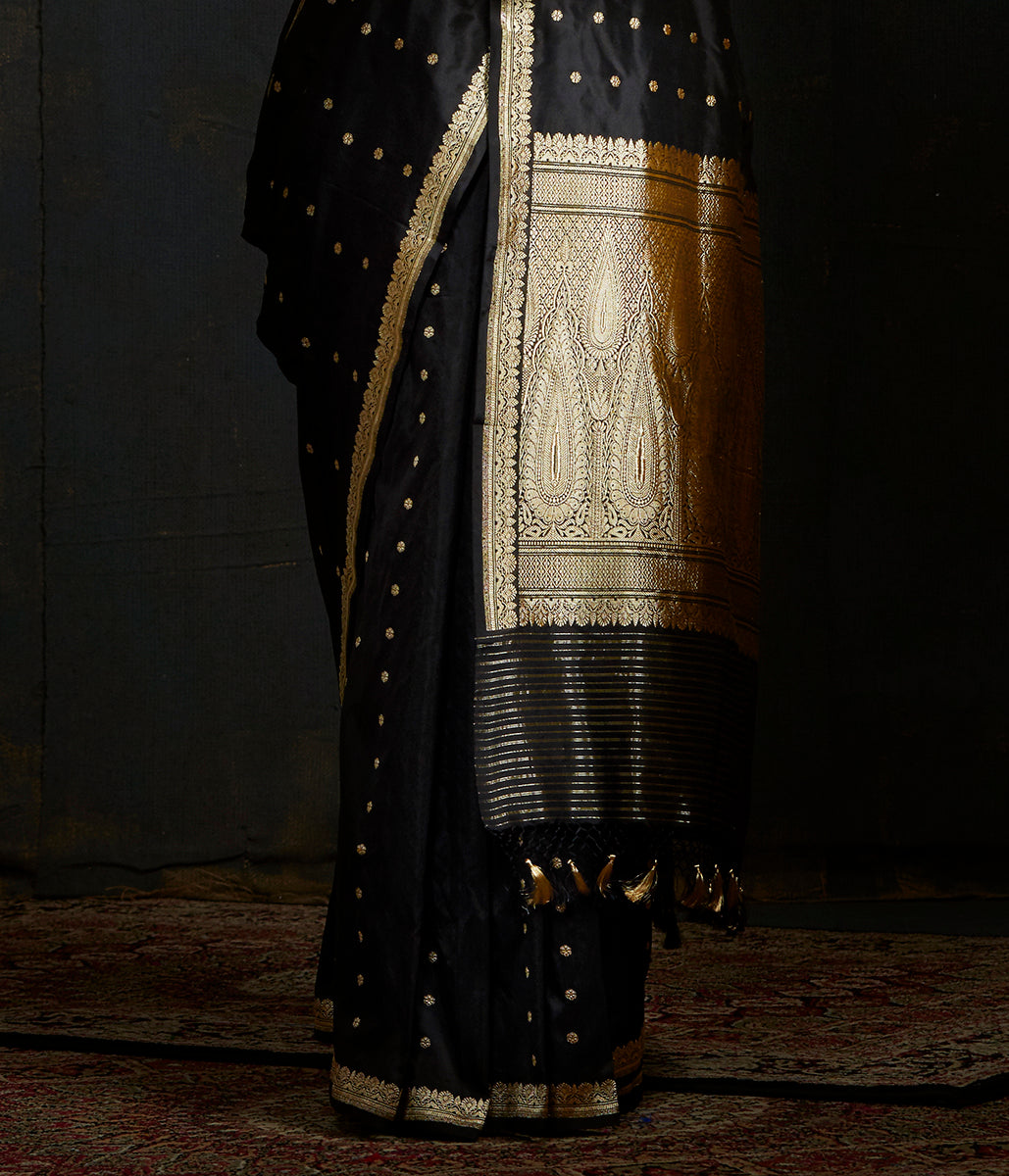 Black_Katan_Silk_Saree_with_Small_Floral_Motifs_and_a_Delicate_Kadhwa_Border_WeaverStory_04