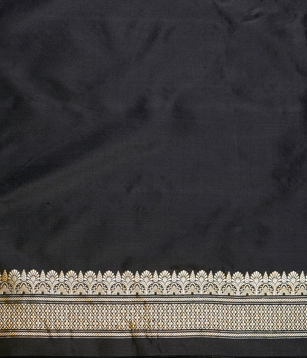 Black_Katan_Silk_Saree_with_Small_Floral_Motifs_and_a_Delicate_Kadhwa_Border_WeaverStory_05