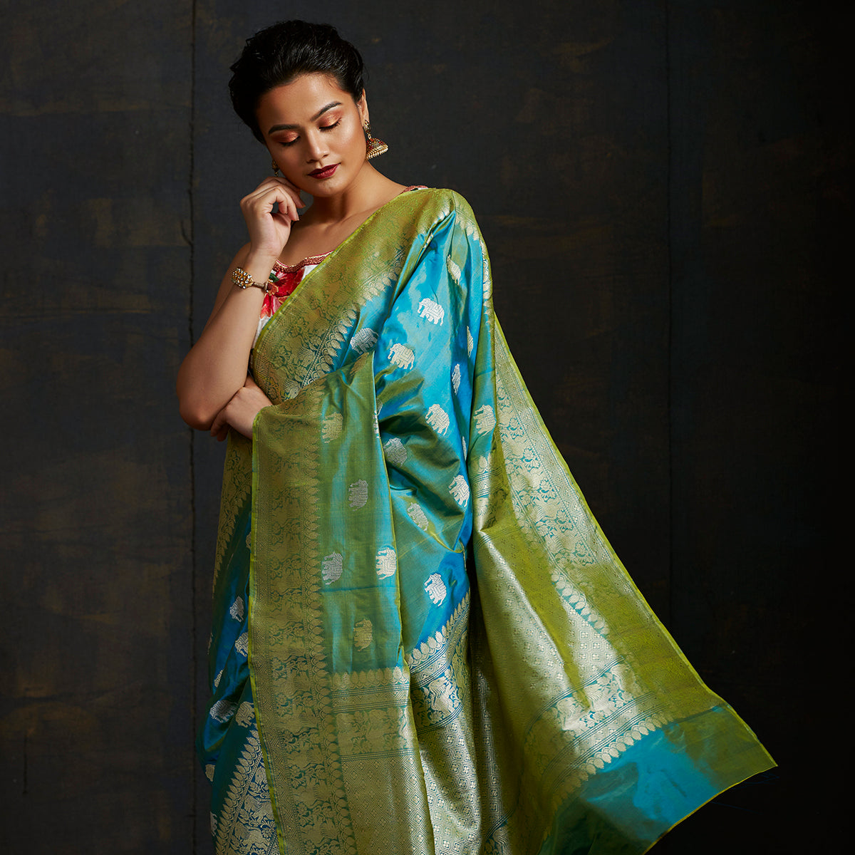 Blue_and_Yellow_Dual_Tone_Kadhwa_Elephant_Boota_Saree_with_Shikargah_Border_WeaverStory_01