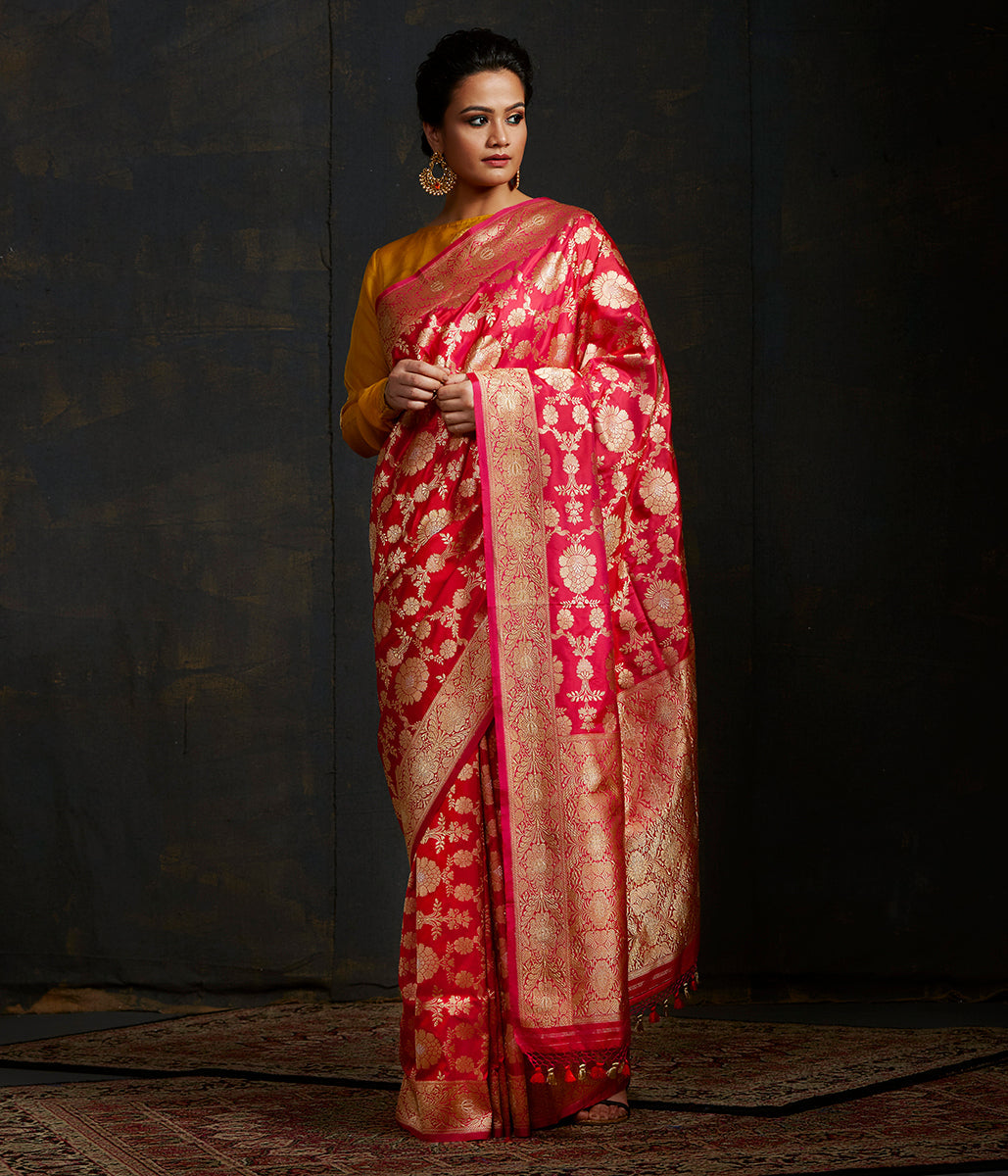 Rani_pink_and_Red_Sona_Rupa_Kadhwa_Jangla_with_intricate_Floral_Jaal_WeaverStory_02