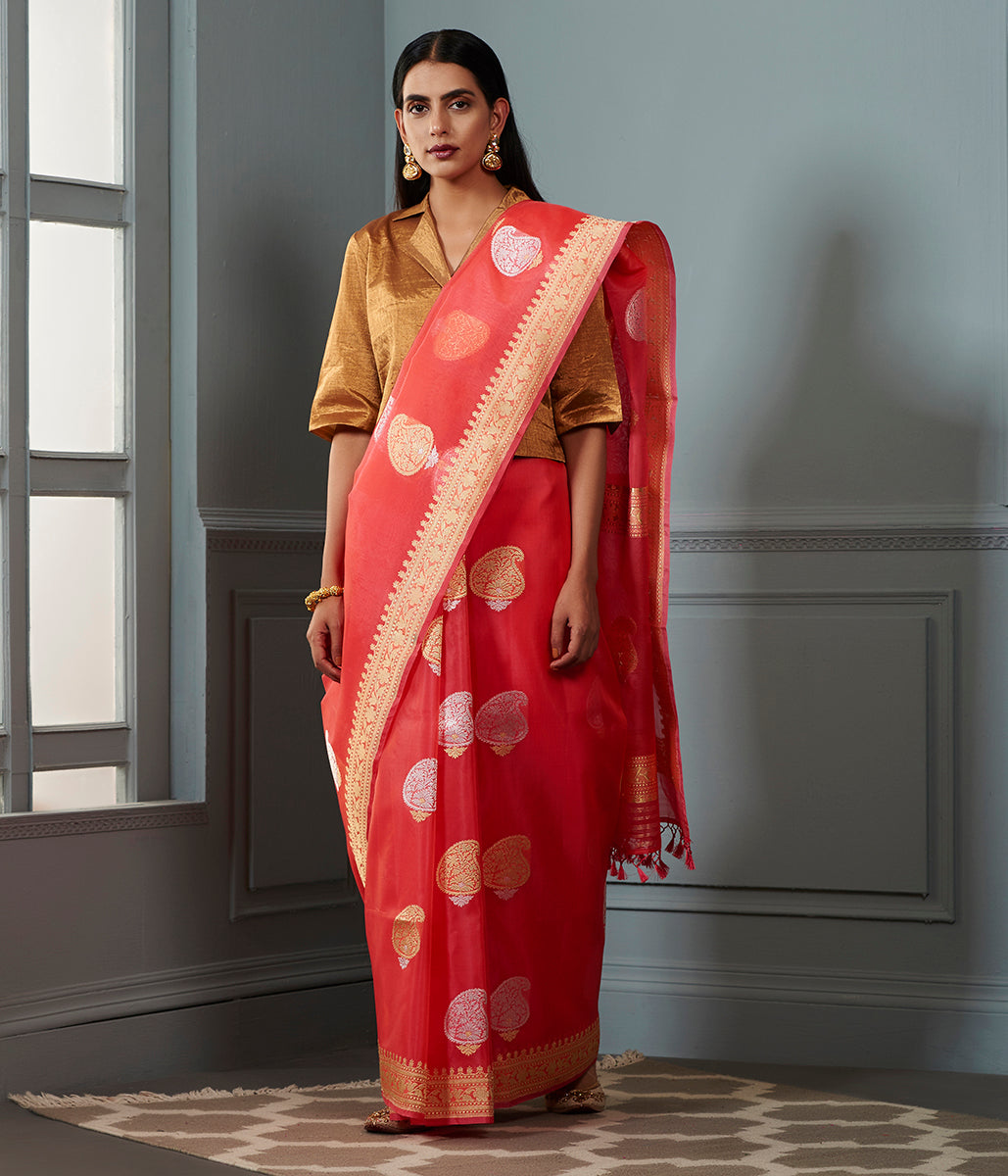 Peach_and_Orange_Dual_Tone_Banarasi_Kora_with_Kadhwa_Boota_WeaverStory_02