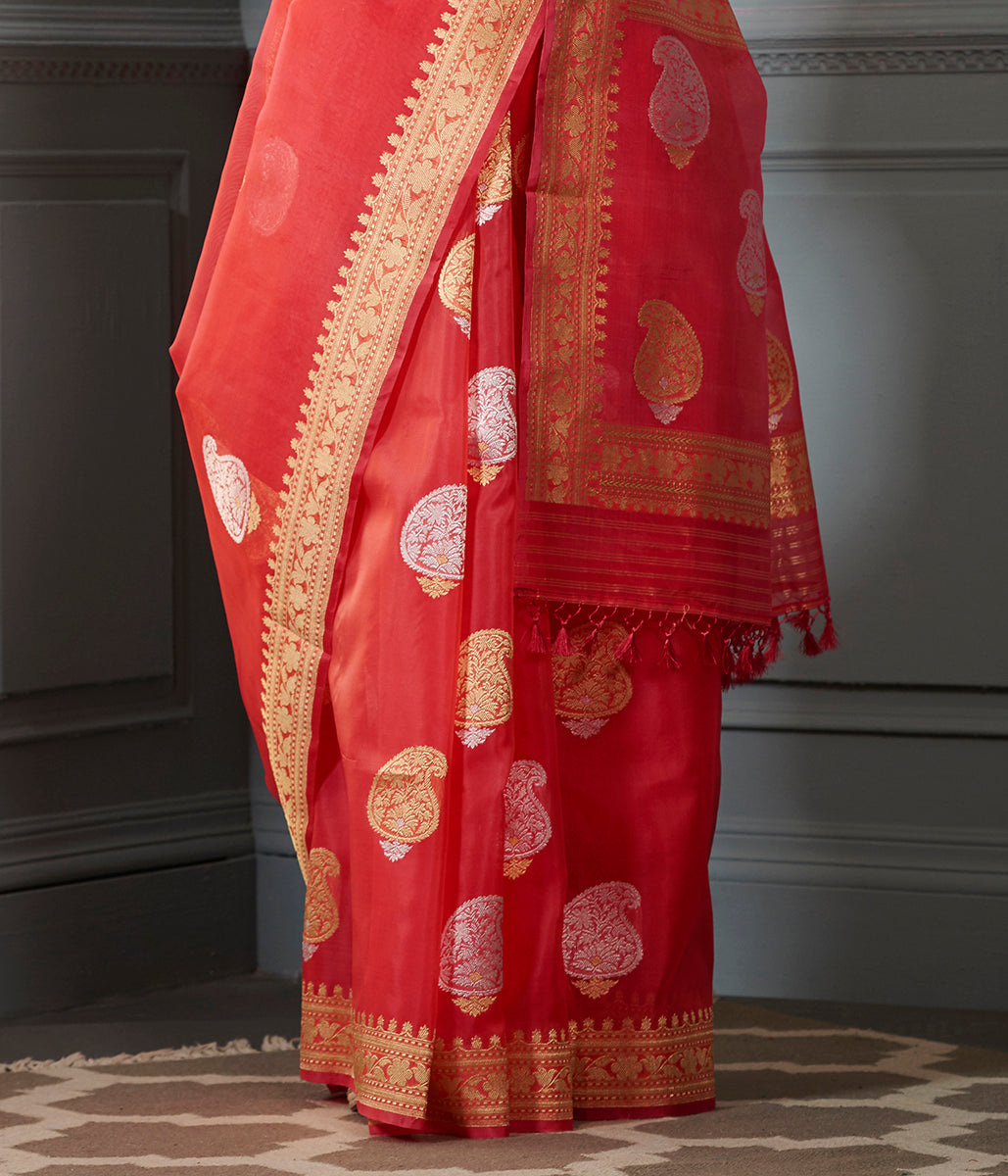 Peach_and_Orange_Dual_Tone_Banarasi_Kora_with_Kadhwa_Boota_WeaverStory_04