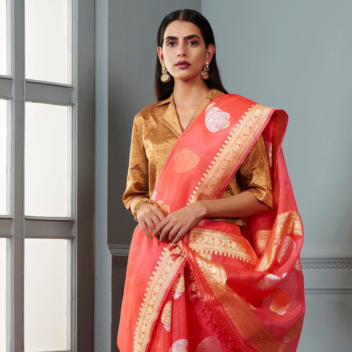 Peach_and_Orange_Dual_Tone_Banarasi_Kora_with_Kadhwa_Boota_WeaverStory_01