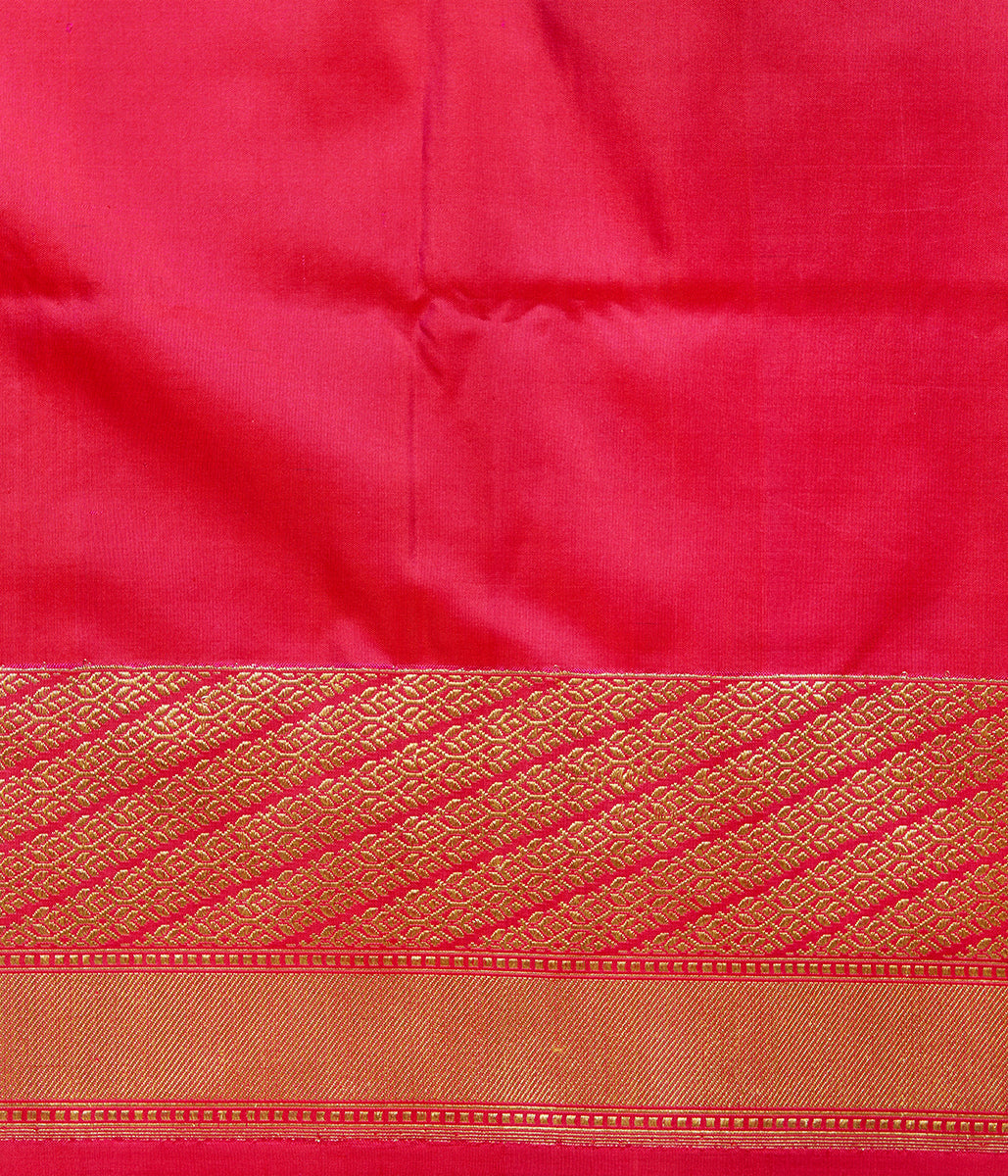 Pink_and_Red_Dual_Tone_Katan_Silk_Kadhwa_Jangla_with_Sona_Rupa_Zari_WeaverStory_05