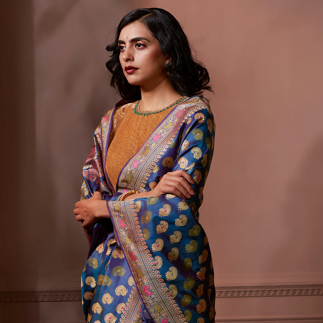 Banaras_Baluchari_Saree_in_Dual_Tone_Blue_and_Purple_WeaverStory_01