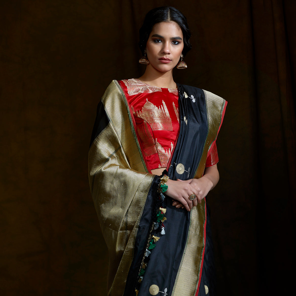 Black_Kadhwa_Katan_Silk_Saree_with_Floral_Motifs_and_Red_Selvedge_WeaverStory_01