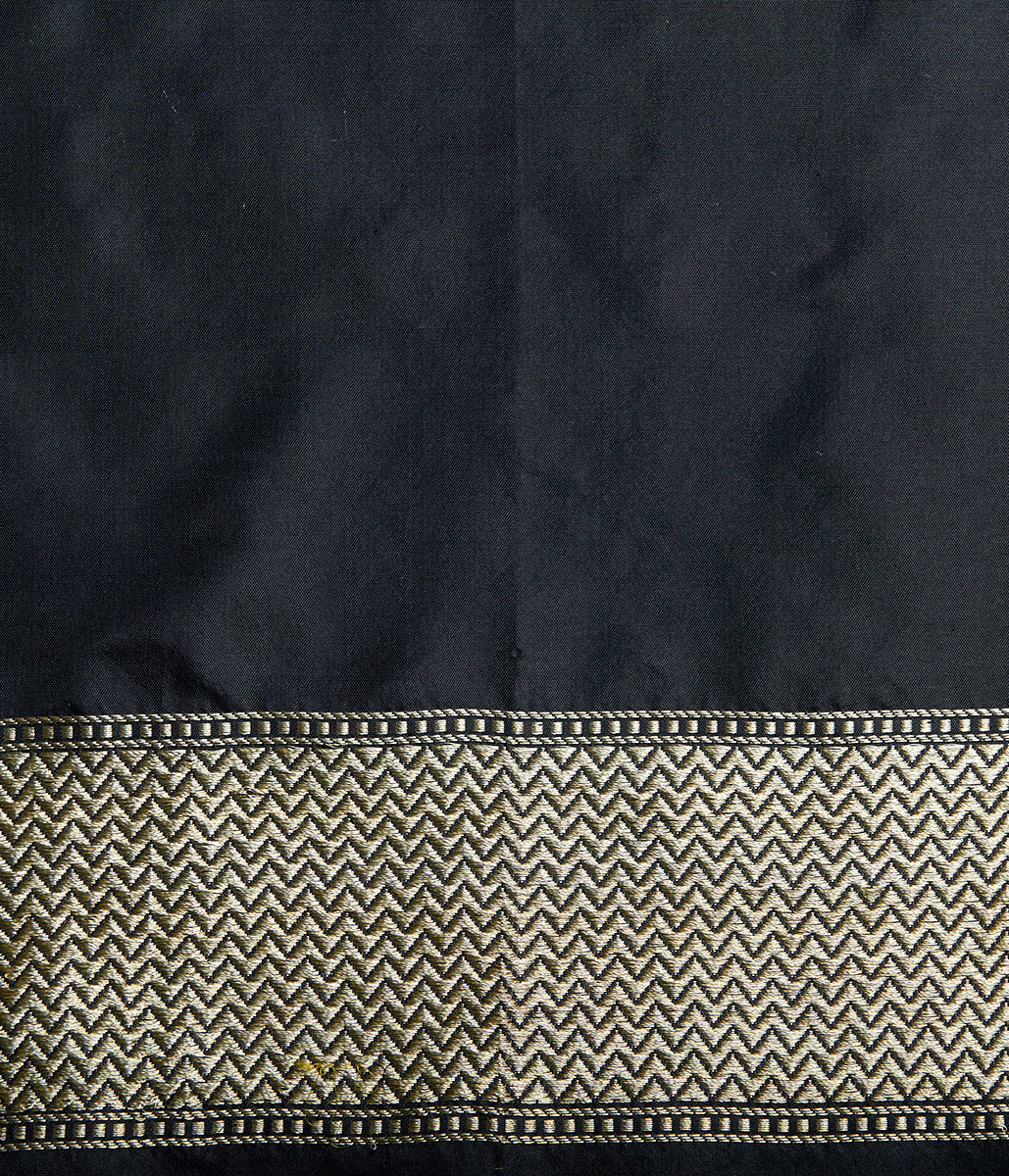 Black_Kadhwa_Katan_Silk_Saree_with_Floral_Motifs_and_Red_Selvedge_WeaverStory_05