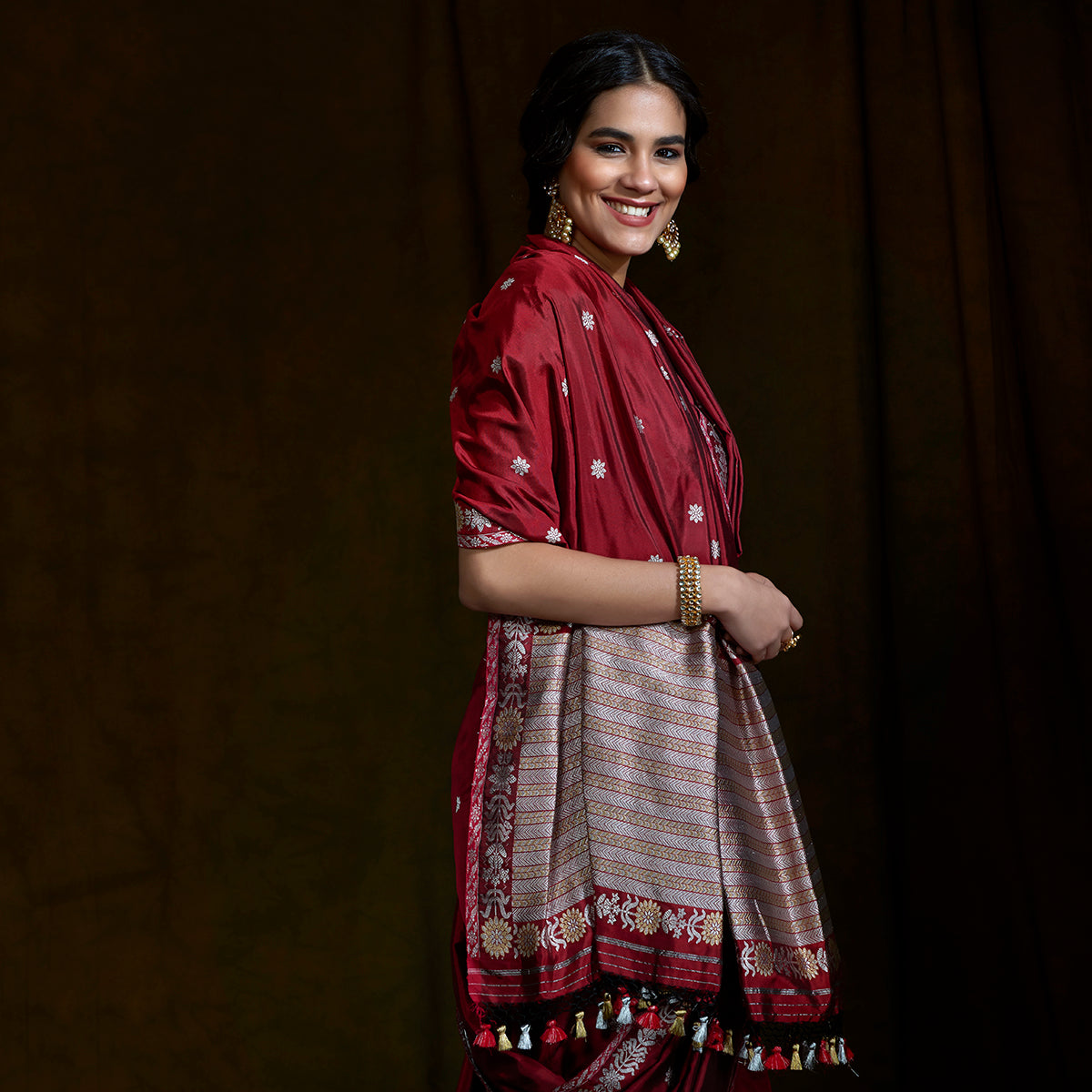 Maroon_Katan_Silk_Banarasi_Woven_in_fine_ektara_Weave_WeaverStory_01