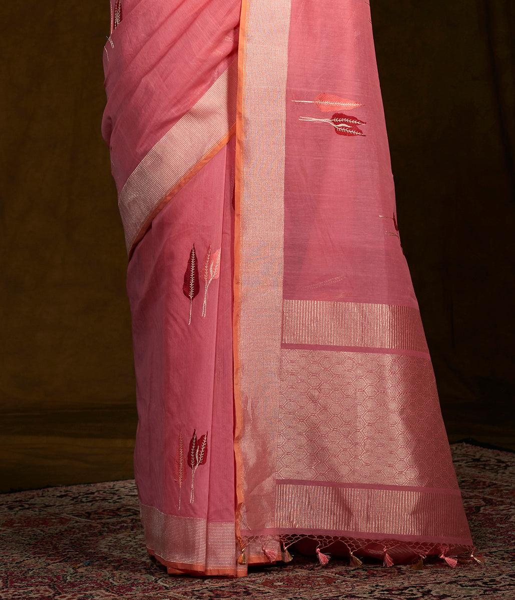 Handloom_Banarasi_Linen_Saree_with_Kadhwa_Booti_Woven_in_resham_WeaverStory_04