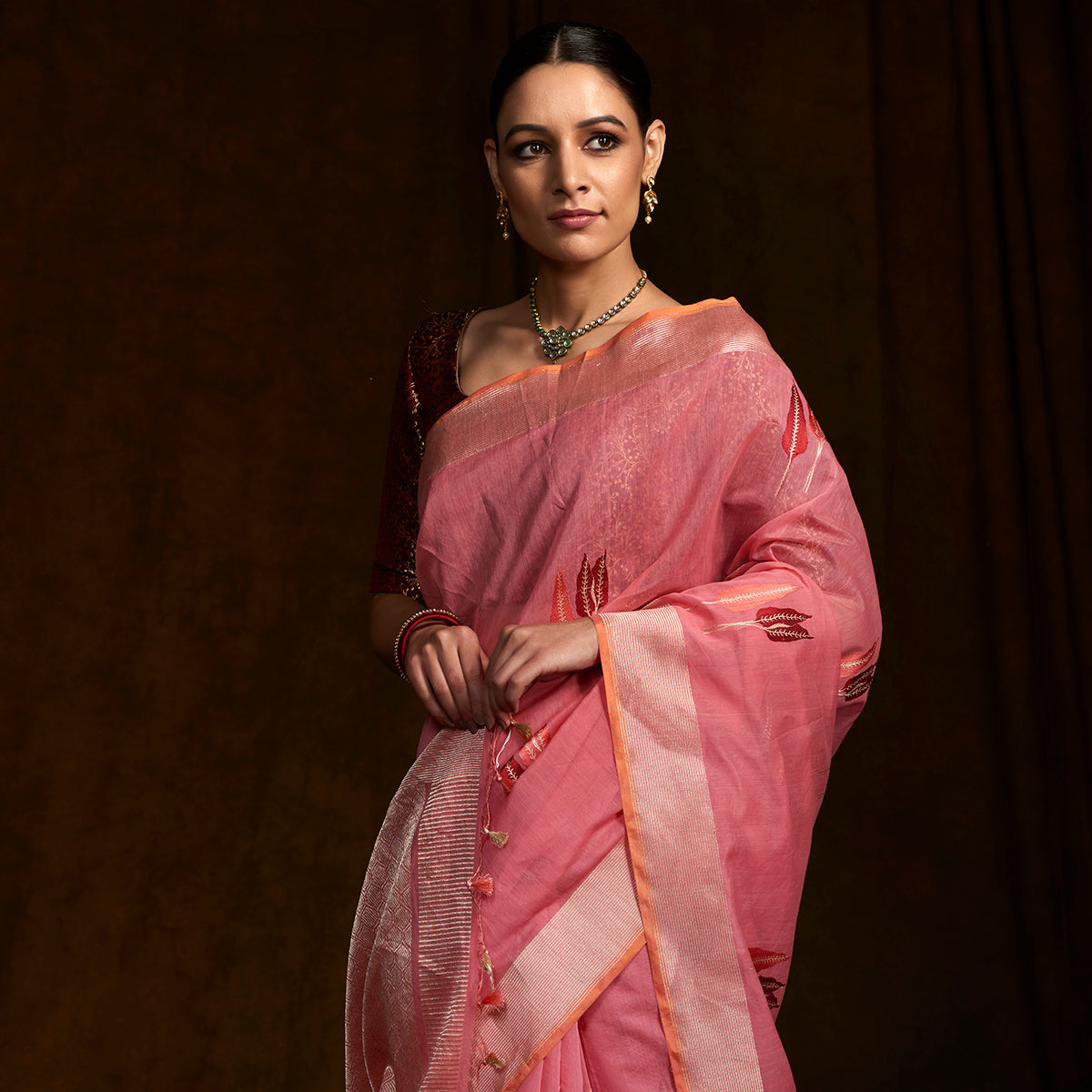 Handloom_Banarasi_Linen_Saree_with_Kadhwa_Booti_Woven_in_resham_WeaverStory_01