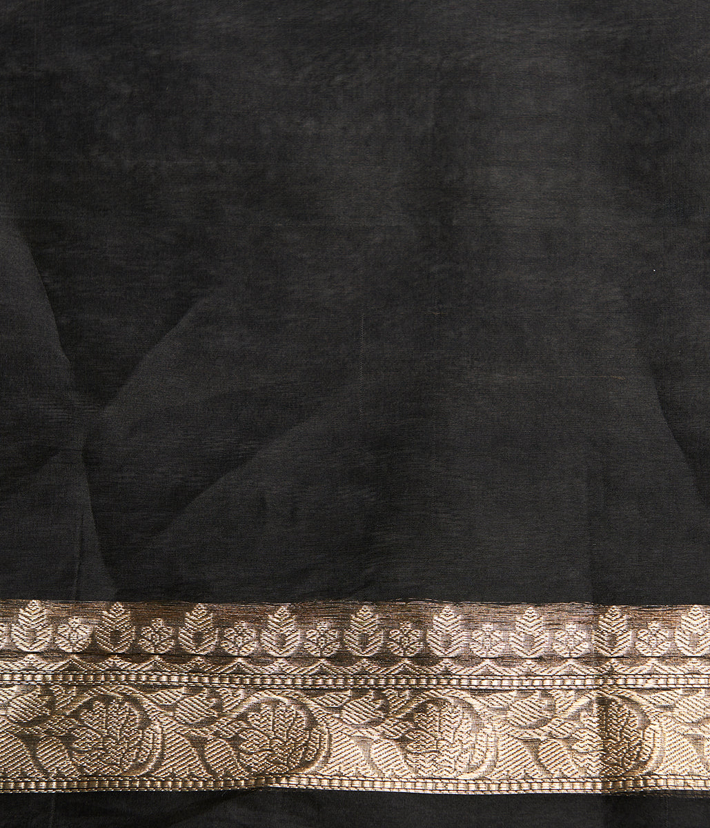 Grey_Kora_Silk_Banarasi_Handloom_Saree_with_Kadhwa_Border_and_Pallu_WeaverStory_05