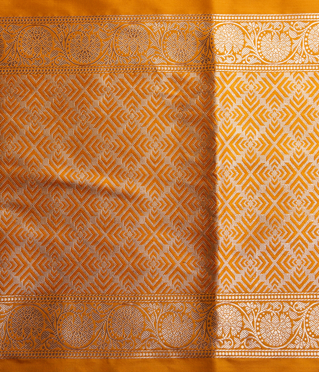 Handwoven_Purple_Small_Border_Saree_with_Yellow_Blouse_WeaverStory_05