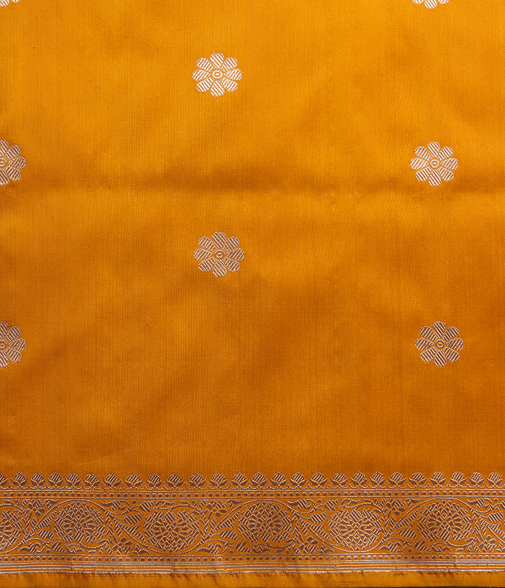 Handwoven_Purple_Small_Border_Saree_with_Yellow_Blouse_WeaverStory_06