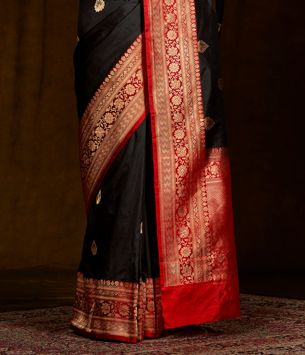 Black_Katan_Silk_Banarasi_with_a_Contrast_Border_WeaverStory_04