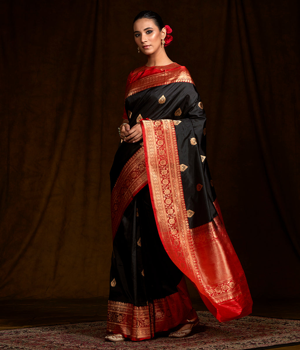 Black_Katan_Silk_Banarasi_with_a_Contrast_Border_WeaverStory_02
