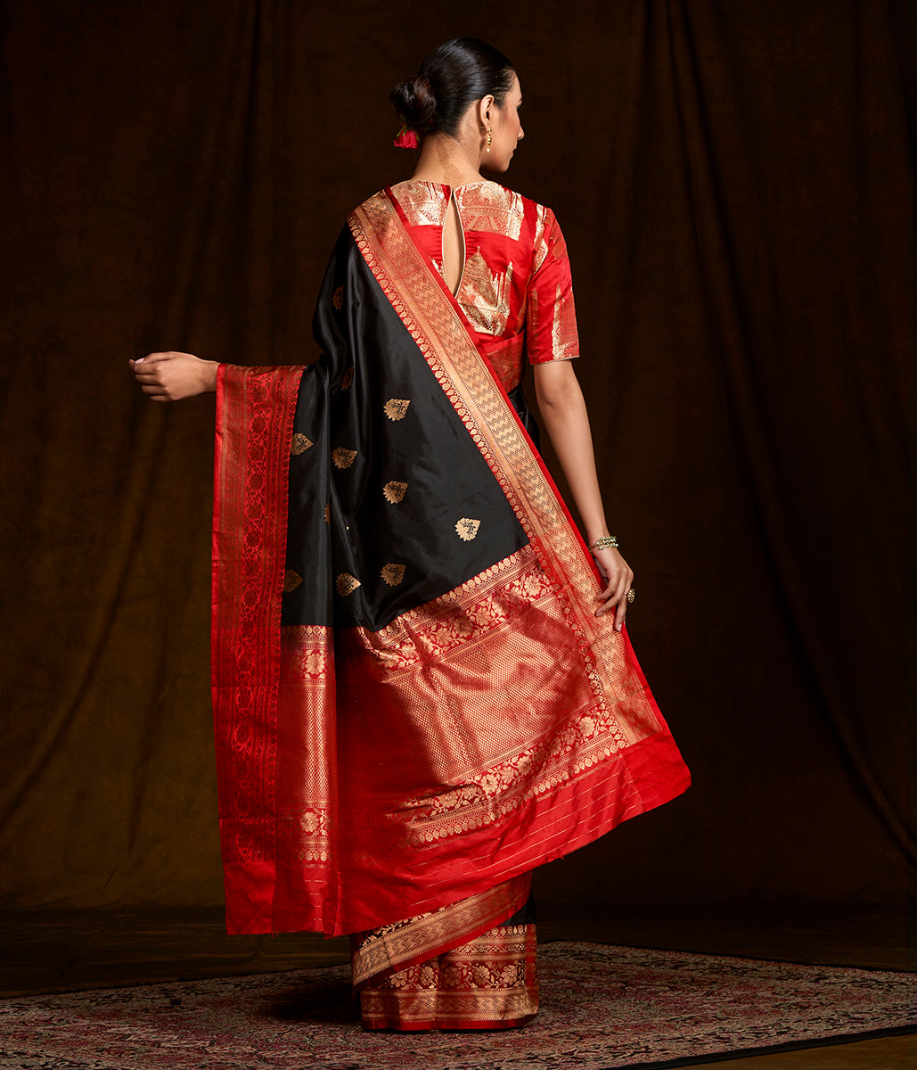 Black_Katan_Silk_Banarasi_with_a_Contrast_Border_WeaverStory_03