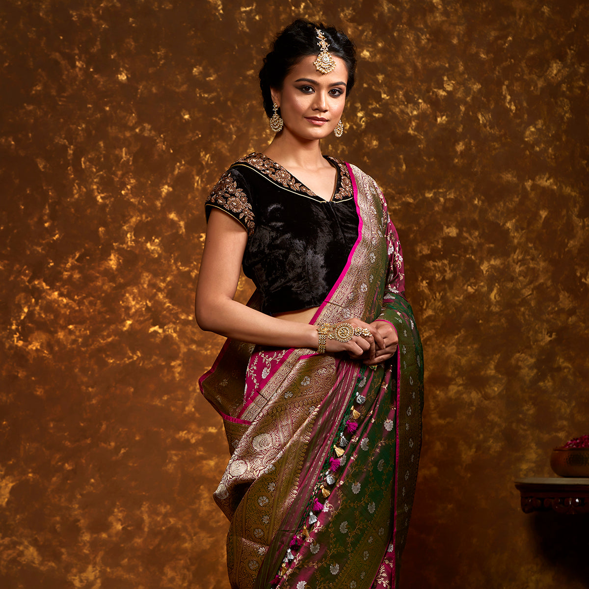 Wine_and_green_dual_tone_banarasi_jangla_with_floral_jaal_WeaverStory_01