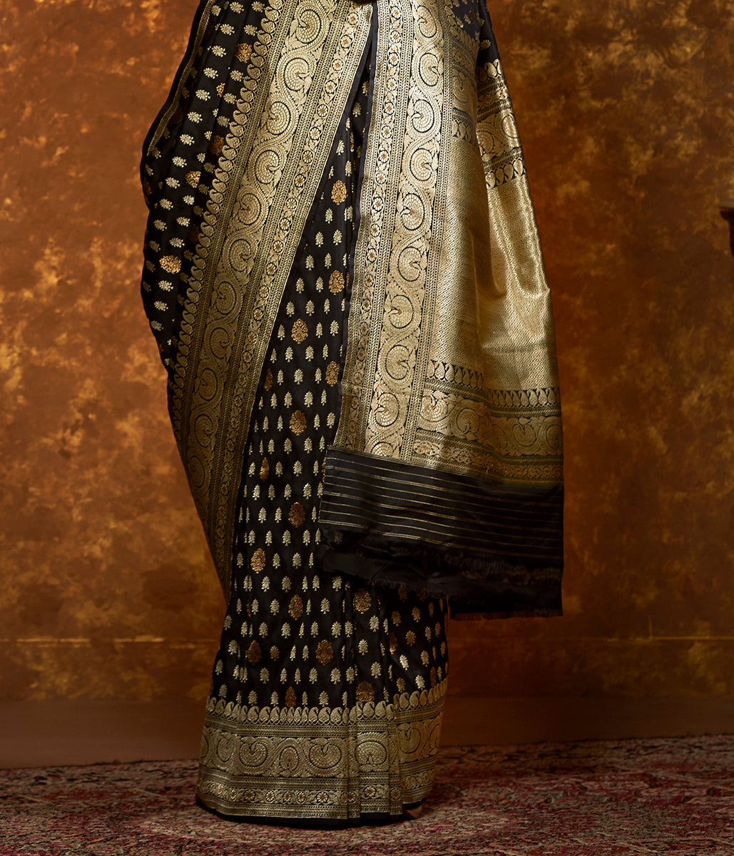 Handloom_Black_Kadhwa_Boota_Jangla_Saree_with_Beldaar_Border_WeaverStory_04