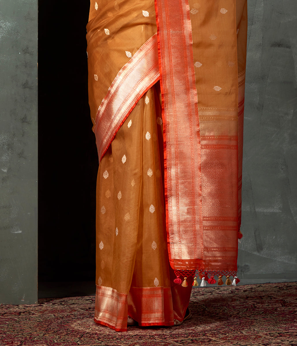 Rust_and_Red_Kora_Silk_Banarasi_with_Kadhwa_Booti_WeaverStory_04