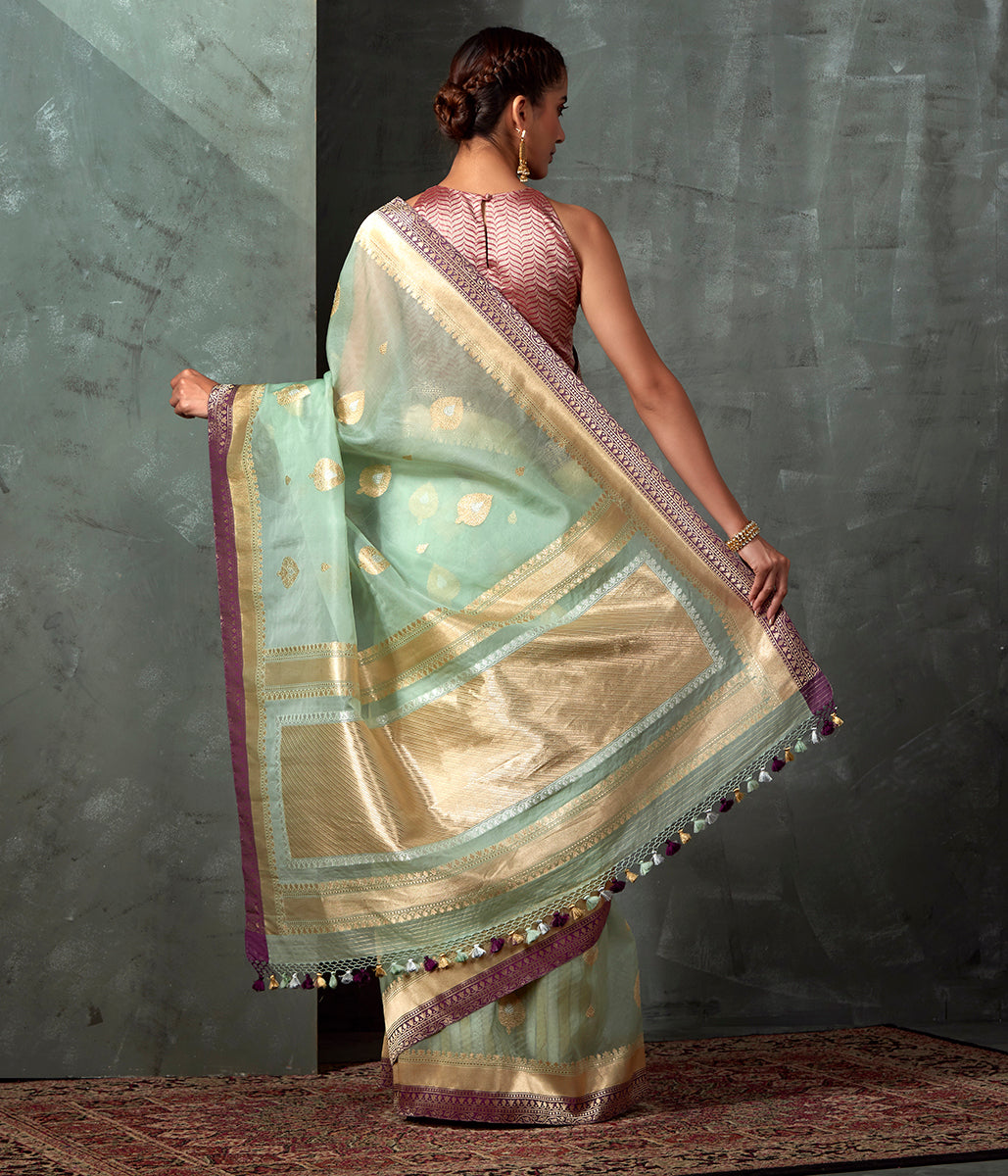 Handwoven_Light_Blue_Kora_Silk_Banarasi_with_kadhwa_Booti_WeaverStory_03