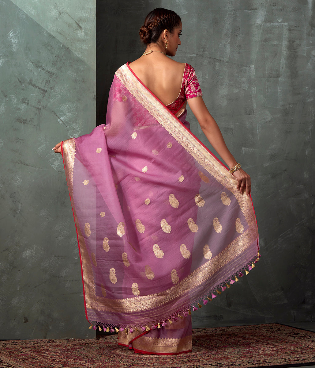 Lilac_Kora_Silk_Banarasi_with_Kadhwa_Booti_and_Red_Selvedge_WeaverStory_03