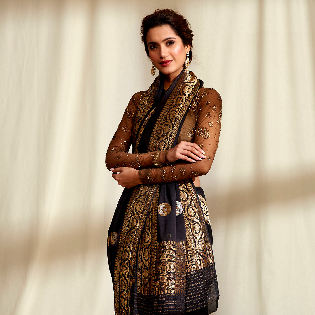 Black_Pure_Georgette_Banarasi_Saree_with_Gold_and_Silver_Zari_Booti_WeaverStory_01