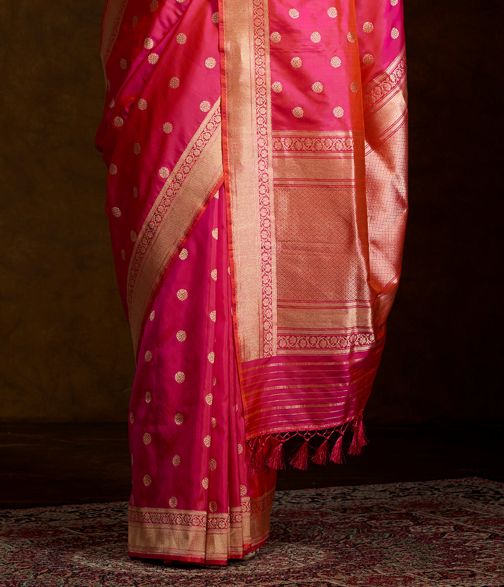 Pink_and_Orange_Dual_Tone_Handloom_Katan_Silk_Saree_with_Asharfi_Booti_WeaverStory_04