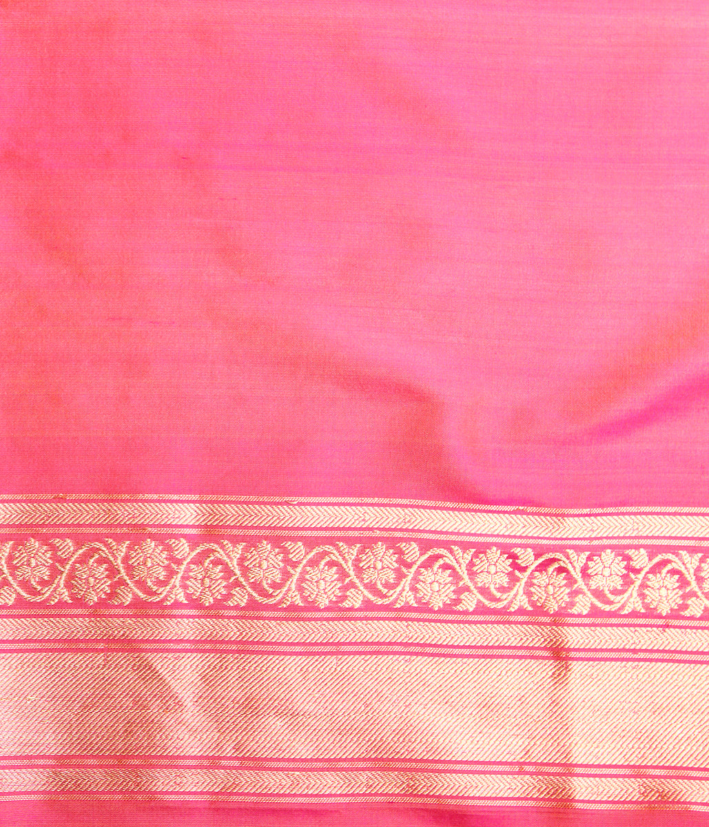 Pink_and_Orange_Dual_Tone_Handloom_Katan_Silk_Saree_with_Asharfi_Booti_WeaverStory_05