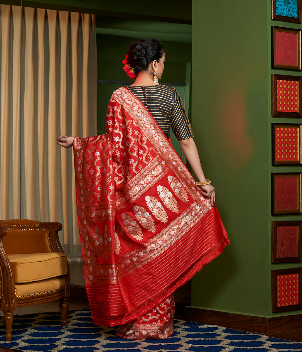 Handwoven_Bridal_Banarasi_Jangla_Woven_with_Real_Zari_WeaverStory_03
