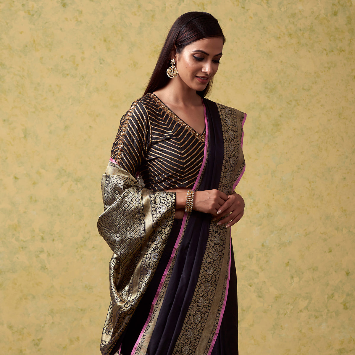 Handloom_Black_Katan_Silk_Banarasi_with_Konia_WeaverStory_01